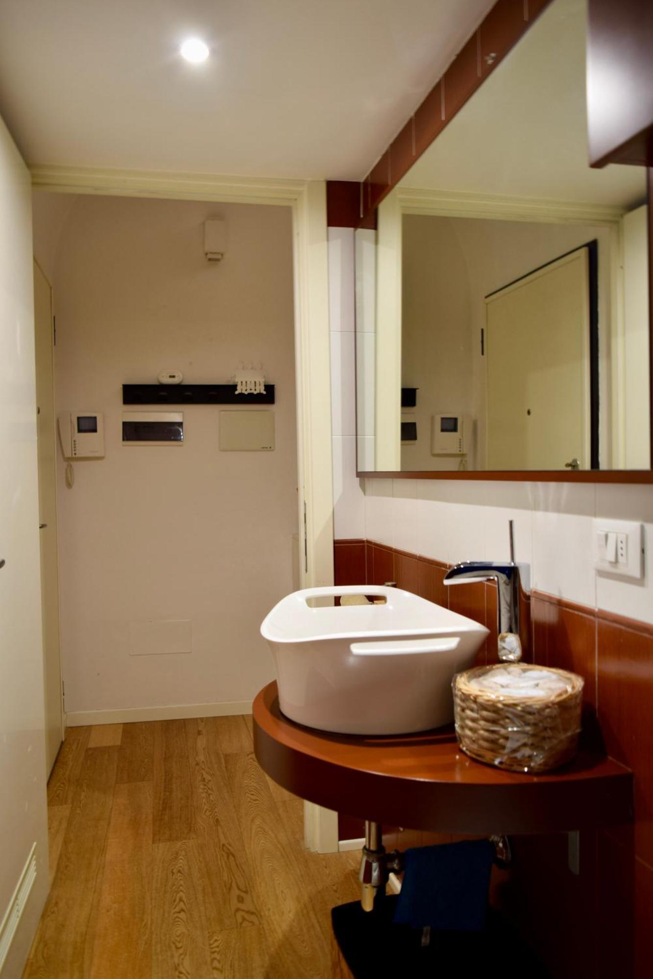 Casa Paradiso - Design Home In Bologna Center Bagian luar foto
